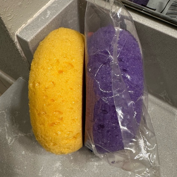 2 New Round Vintage Body Bath Sponges Purple (Skilcraft) & Yellow (No packaging) - Picture 4 of 6